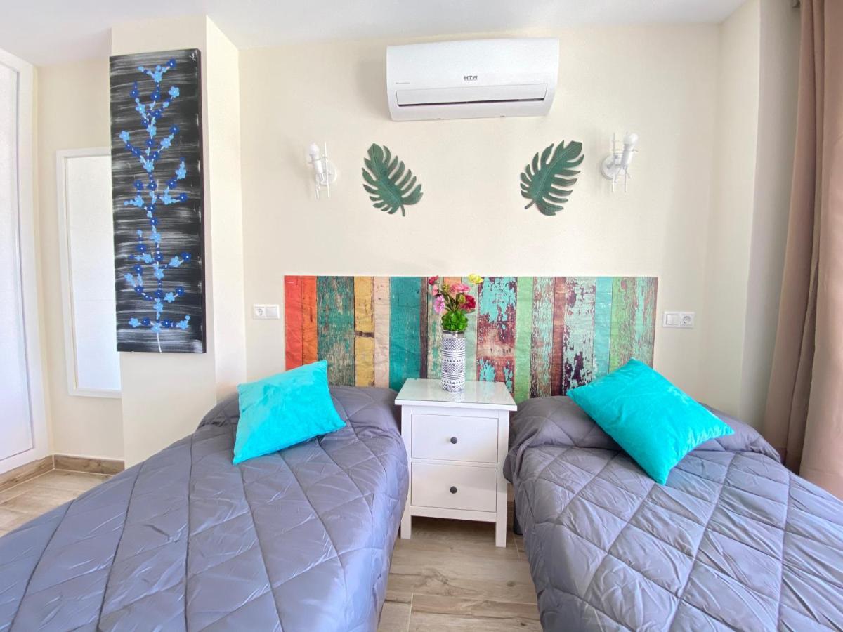 Modern 1 Bedroom Seaside Apartment With Pool Fuengirola Esterno foto